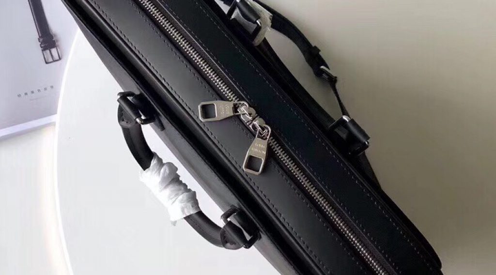 z1207797053070 939dc2ef3874c6d781f32aad86ea5241 1024x568 - T&uacute;i X&aacute;ch Nam Louis Vuitton Si&ecirc;u Cấp TXNLV0074