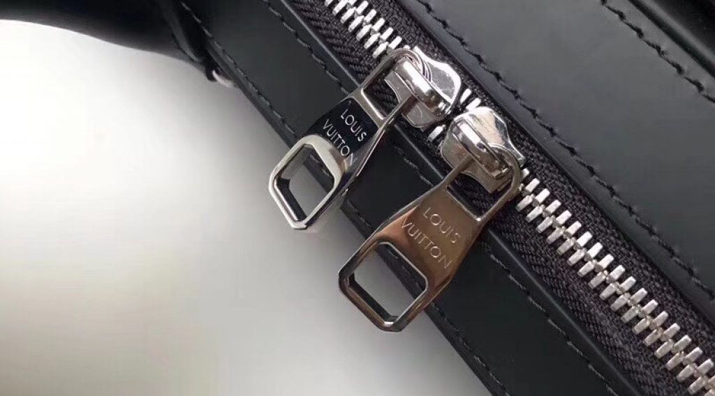 z1207797058831 d119c71b8629957784237af1d95c1309 1024x568 - T&uacute;i X&aacute;ch Nam Louis Vuitton Si&ecirc;u Cấp TXNLV0074