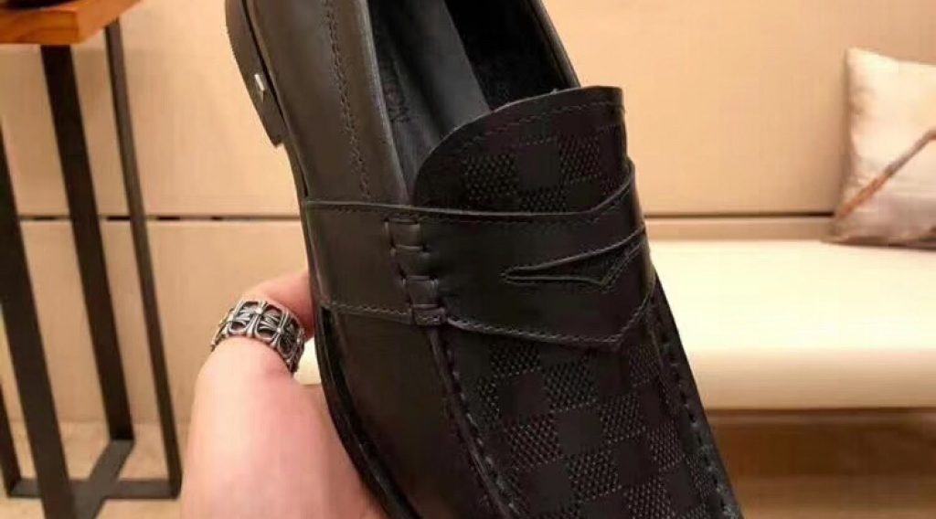 z1207797060919 66c540277d2aa54d796d40a54e3ef1c4 1024x568 - Gi&agrave;y nam Louis Vuitton si&ecirc;u cấp VIP &ndash; GNLV0194