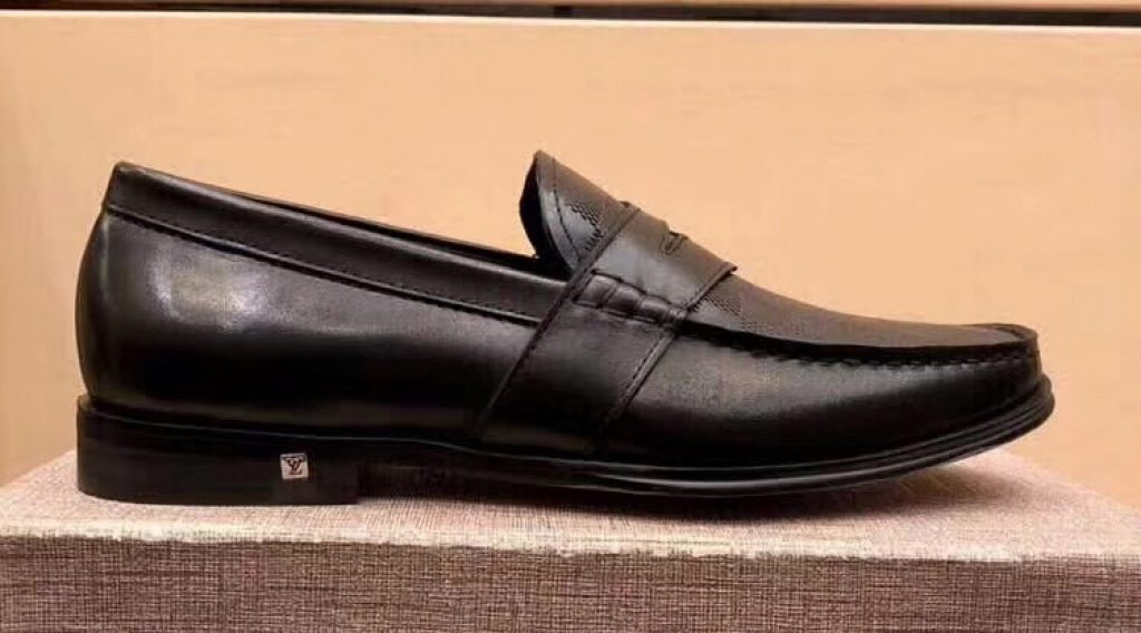 z1207797062463 09eb719ad7c22c2192cc76aa81adfa31 1024x568 - Gi&agrave;y nam Louis Vuitton si&ecirc;u cấp VIP &ndash; GNLV0194