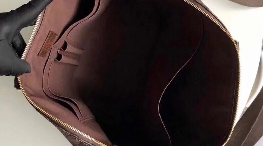 z1207797066294 2ef47871f2103f707f2a384ffd25812b 1024x568 - T&uacute;i X&aacute;ch Nam Louis Vuitton Si&ecirc;u Cấp TXNLV0075