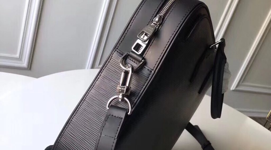 z1207797071704 6008af48215e2318dc57088fdde6b4ca 1024x568 - T&uacute;i X&aacute;ch Nam Louis Vuitton Si&ecirc;u Cấp TXNLV0074