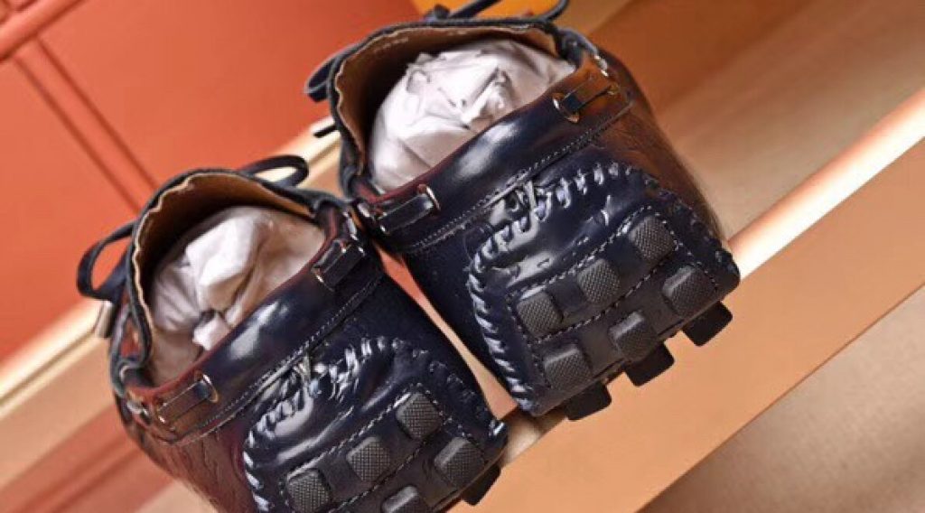 z1186995731869 f5142acc3b0660d98a5f8d57ecfbfeec 1024x568 - Gi&agrave;y nam Louis Vuitton si&ecirc;u cấp VIP &ndash; GNLV0221