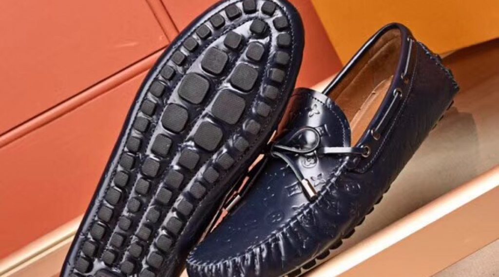 z1186995734539 3239d42288ee3783fec7898d715fbe39 1024x568 - Gi&agrave;y nam Louis Vuitton si&ecirc;u cấp VIP &ndash; GNLV0221