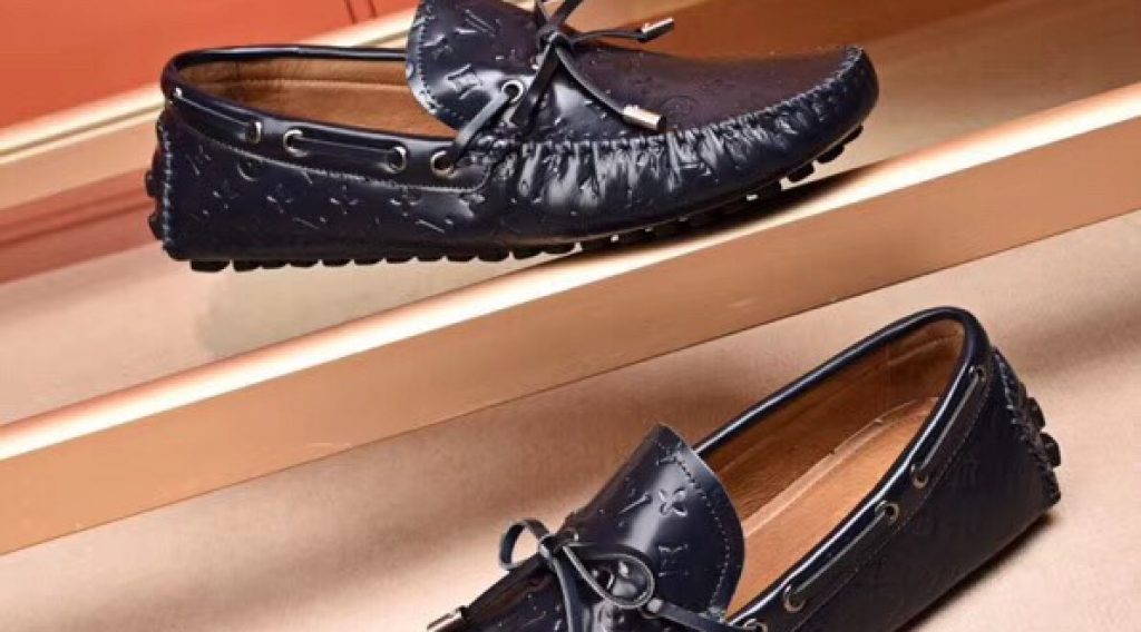z1186995736128 196c74bca14abe9704a8e6ff2dbe7fc8 1024x568 - Gi&agrave;y nam Louis Vuitton si&ecirc;u cấp VIP &ndash; GNLV0221