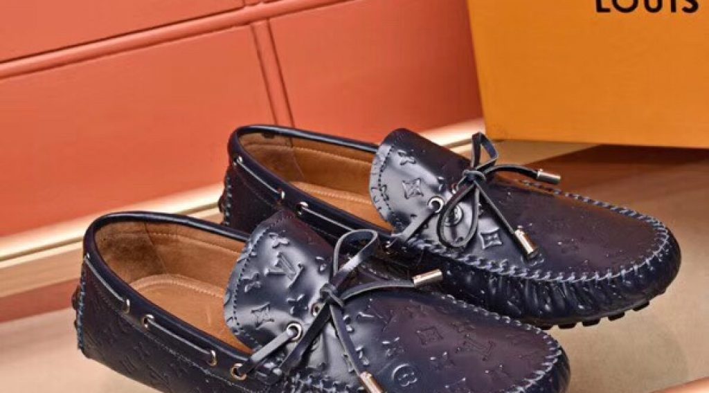 z1187000131499 bc978a97bb373caaa4f722e13922e221 1024x568 - Gi&agrave;y nam Louis Vuitton si&ecirc;u cấp VIP &ndash; GNLV0221