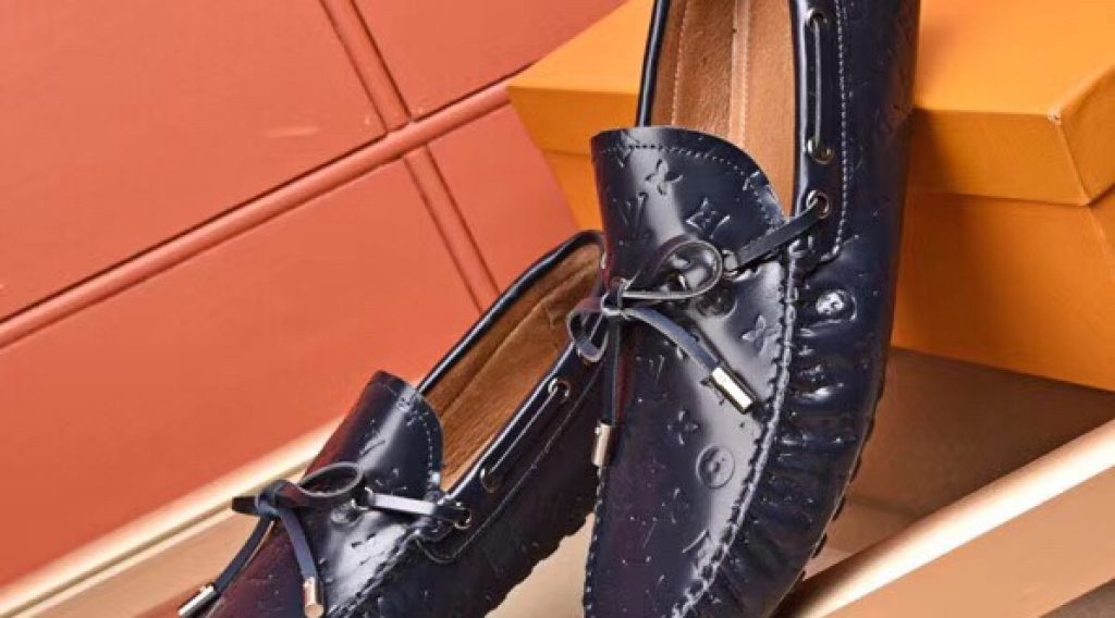 z1187000136629 cffe6b9160b2a5d8874f078ac1970762 1024x568 - Gi&agrave;y nam Louis Vuitton si&ecirc;u cấp VIP &ndash; GNLV0221