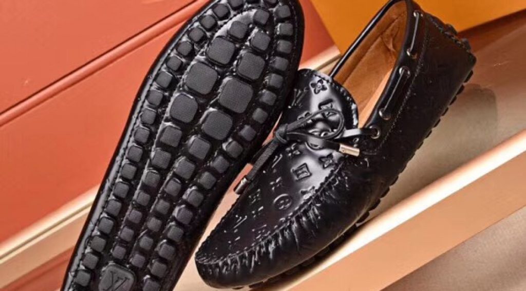 z1187000137240 9519cbd5bfcd866ba617f650e72000b5 1024x568 - Gi&agrave;y nam Louis Vuitton si&ecirc;u cấp VIP &ndash; GNLV0220