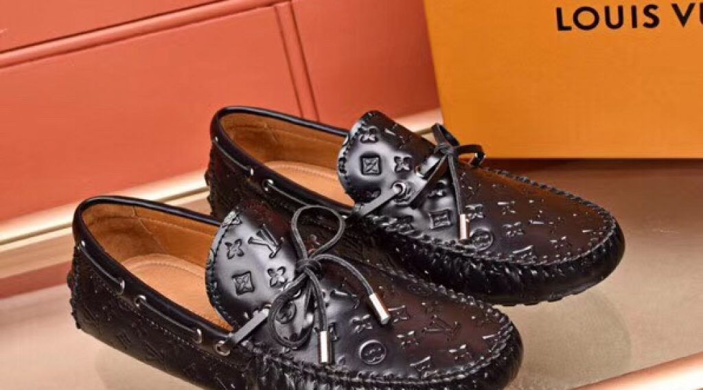 z1187000140252 2892d0d7ad0f424c1a65ef0f247e6091 1024x568 - Gi&agrave;y nam Louis Vuitton si&ecirc;u cấp VIP &ndash; GNLV0220