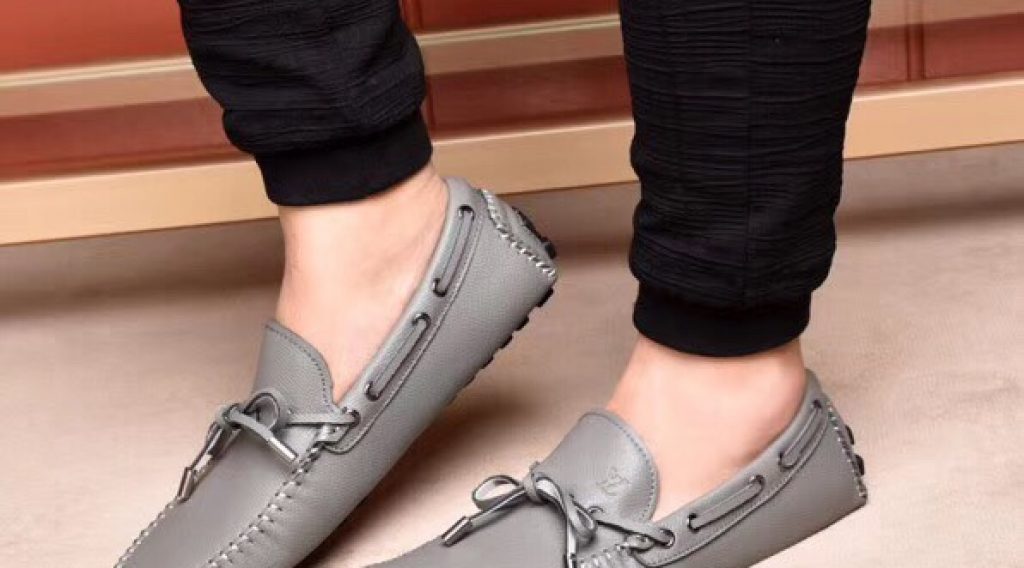 z1187000145105 76d52970d8bbc02bdc9440a93750c664 1024x568 - Gi&agrave;y nam Louis Vuitton si&ecirc;u cấp VIP &ndash; GNLV0219