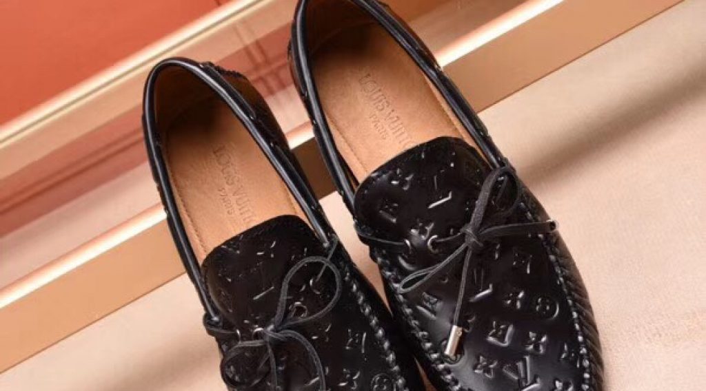 z1187000146746 1048fda02f75d43e903f4d044f2ec5c0 1024x568 - Gi&agrave;y nam Louis Vuitton si&ecirc;u cấp VIP &ndash; GNLV0220
