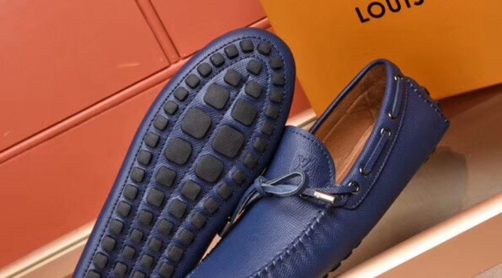 z1187000151419 f04b8f04e9c88789891d93541e25a739 1024x568 - Gi&agrave;y nam Louis Vuitton si&ecirc;u cấp VIP &ndash; GNLV0218