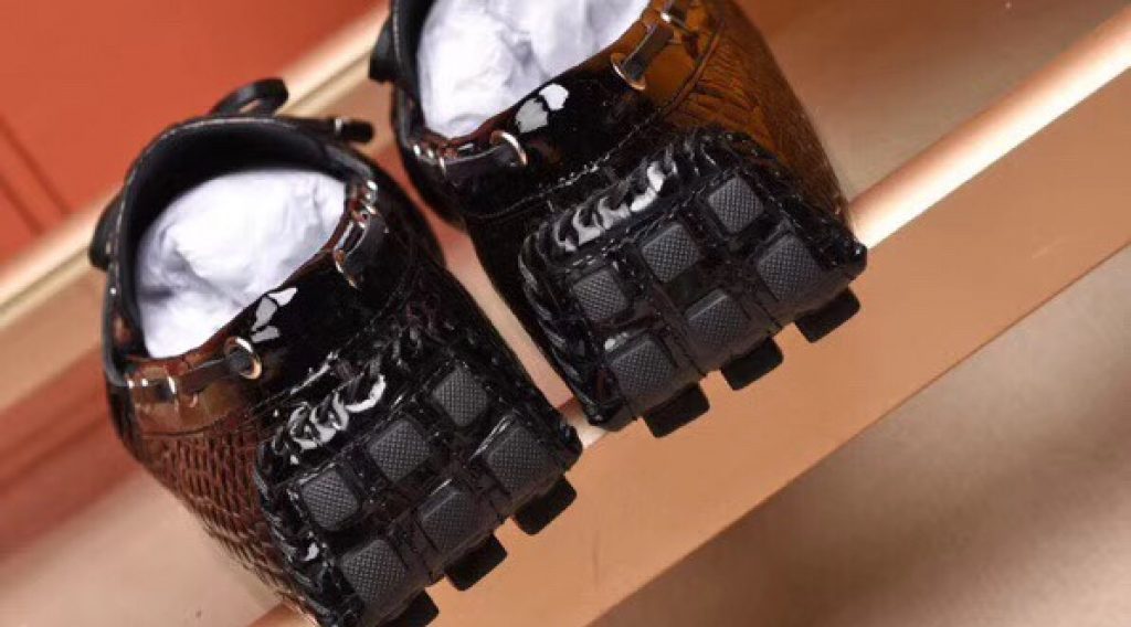 z1187003262390 814ad2e2f7d0bdb1ea7c1b0bee4821c7 1024x568 - Gi&agrave;y nam Louis Vuitton si&ecirc;u cấp VIP &ndash; GNLV0217