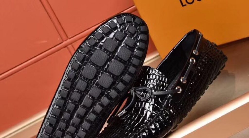 z1187003263894 795aaf2dde70dc502c1f9ca060d9a326 1024x568 - Gi&agrave;y nam Louis Vuitton si&ecirc;u cấp VIP &ndash; GNLV0217
