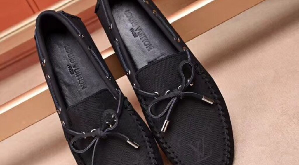 z1187003266615 5c36f8778a7370b7faaa49460f412cf8 1024x568 - Gi&agrave;y nam Louis Vuitton si&ecirc;u cấp VIP &ndash; GNLV0215