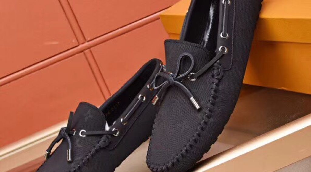 z1187003271246 5a7601f80a37c5cd290894d55fc3cd5d 1024x568 - Gi&agrave;y nam Louis Vuitton si&ecirc;u cấp VIP &ndash; GNLV0215