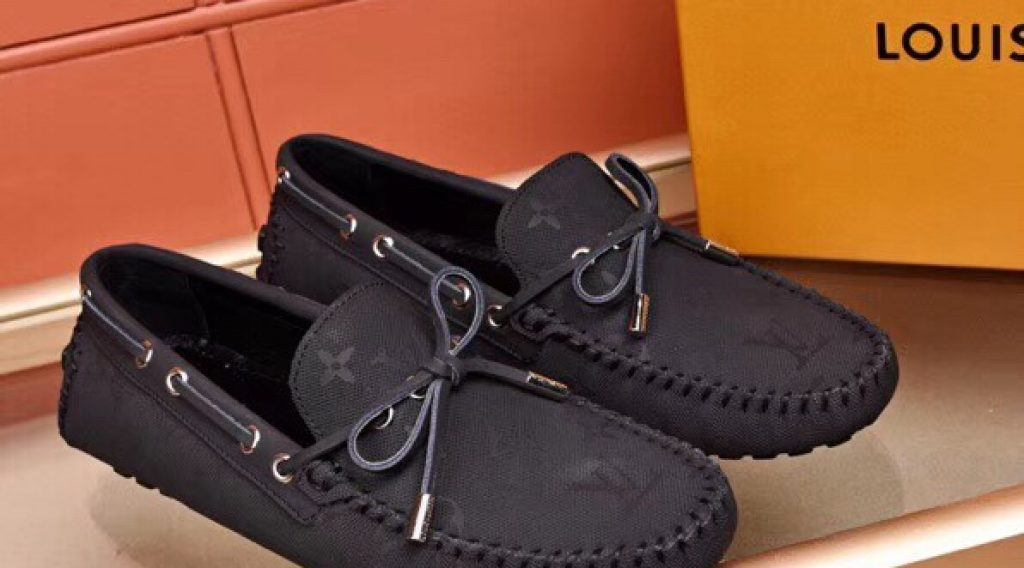 z1187003271681 2f1dc6b2b4869fab971799724d6d9ef0 1024x568 - Gi&agrave;y nam Louis Vuitton si&ecirc;u cấp VIP &ndash; GNLV0215