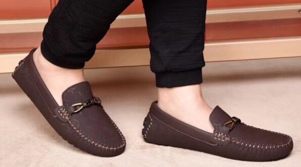 z1187003274255 f2bfa9c5a206974ad2aaf0fc6feb61c3 1024x568 - Gi&agrave;y nam Louis Vuitton si&ecirc;u cấp VIP &ndash; GNLV0213