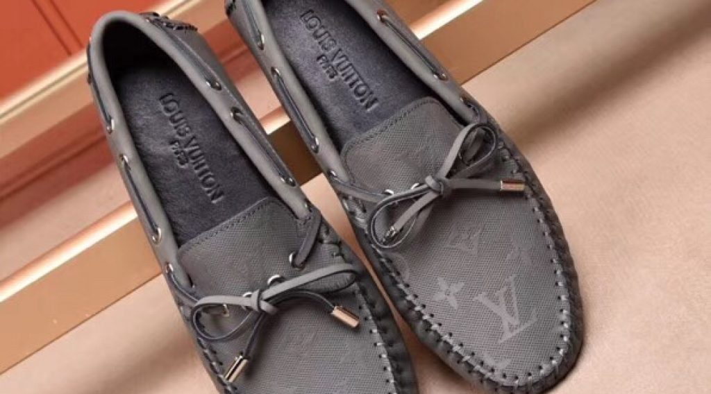 z1187003274256 ed9cee513b80e85493b741201eeeeb2e 1024x568 - Gi&agrave;y nam Louis Vuitton si&ecirc;u cấp VIP &ndash; GNLV0214
