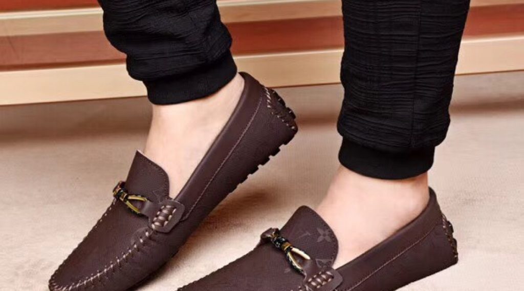 z1187003275202 2cd717741c2d5773b62ffdc08a0f0778 1024x568 - Gi&agrave;y nam Louis Vuitton si&ecirc;u cấp VIP &ndash; GNLV0213