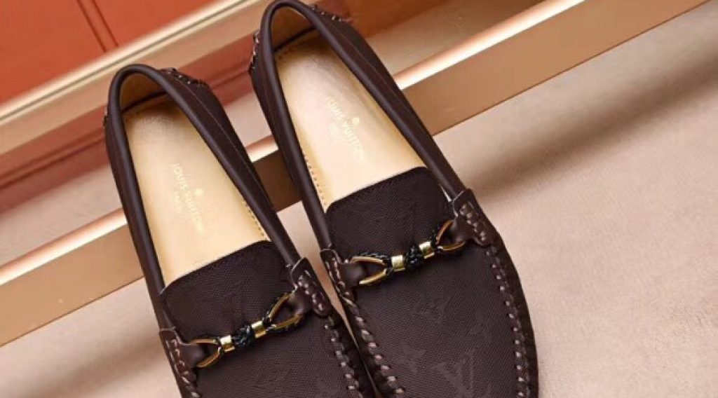 z1187003275729 55de495ac01fe6c76f404ff40d7fd976 1024x568 - Gi&agrave;y nam Louis Vuitton si&ecirc;u cấp VIP &ndash; GNLV0213