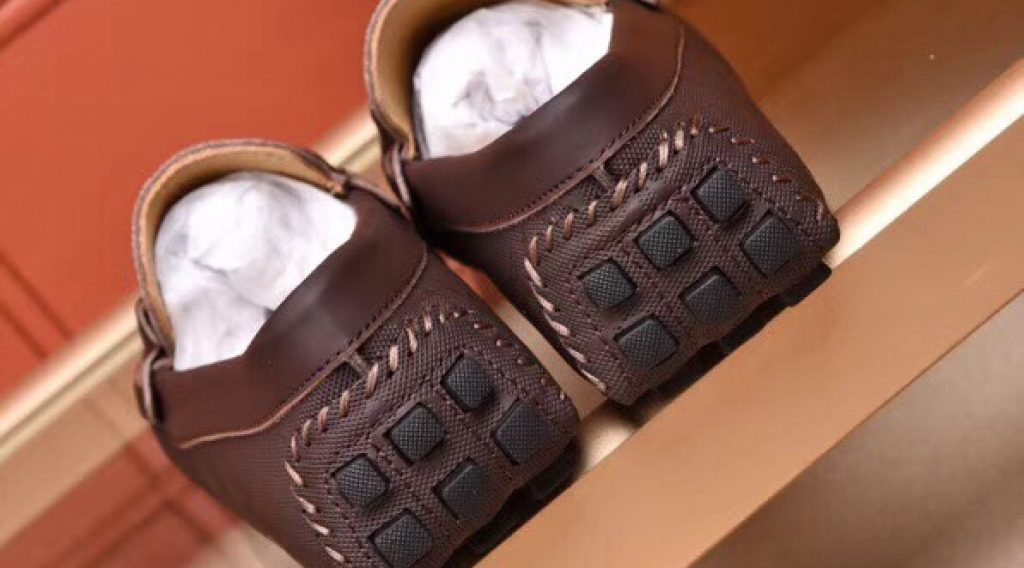 z1187003280040 a61e4496a103a274959342ffd5bfc835 1024x568 - Gi&agrave;y nam Louis Vuitton si&ecirc;u cấp VIP &ndash; GNLV0213