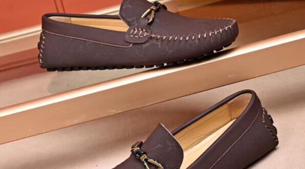 z1187003281228 5615a6bc716ebaa843dc4a6a8cb5e5e7 1024x568 - Gi&agrave;y nam Louis Vuitton si&ecirc;u cấp VIP &ndash; GNLV0213