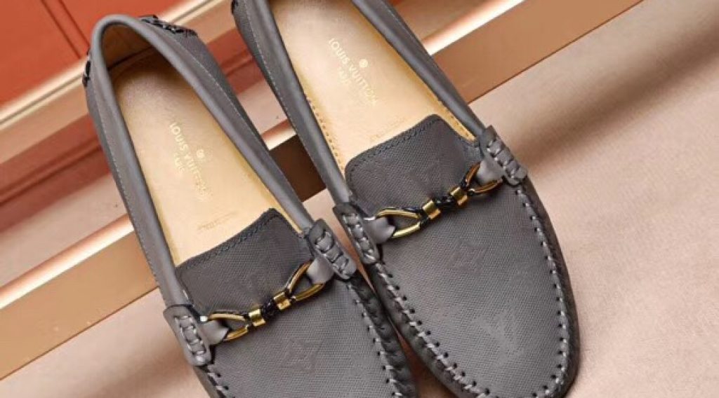 z1187010728571 088872c2969676b71099f08a1edc7d18 1024x568 - Gi&agrave;y nam Louis Vuitton si&ecirc;u cấp VIP &ndash; GNLV0212