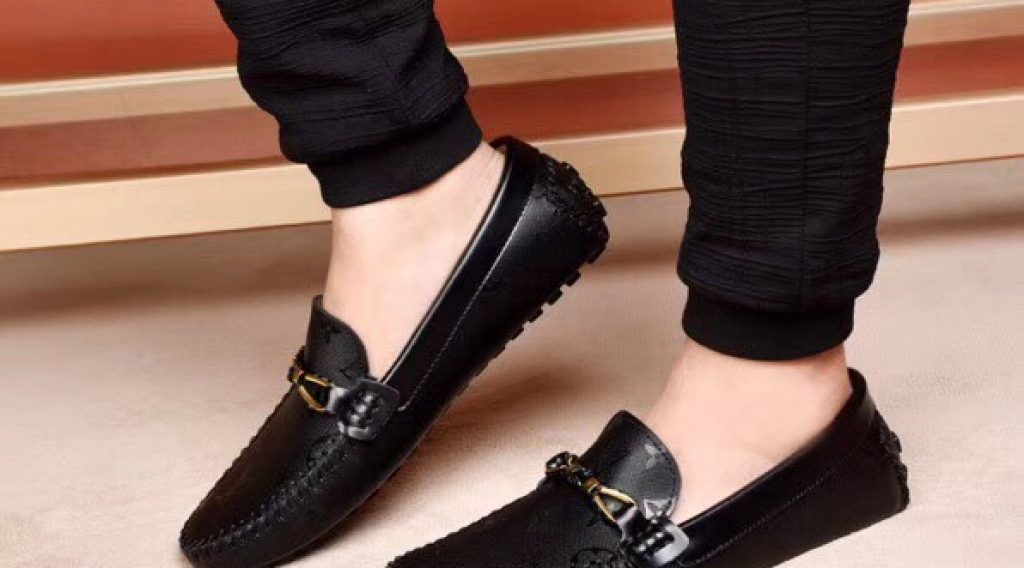 z1187010731452 dbc3da2cc7399c4aeb540615ccef806d 1024x568 - Gi&agrave;y nam Louis Vuitton si&ecirc;u cấp VIP &ndash; GNLV0211