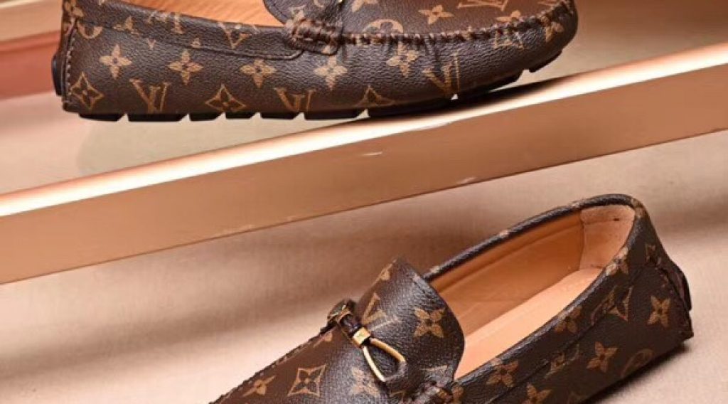 z1187010735489 0d915f5f249320e5d9c8f1e4ed58eb97 1024x568 - Gi&agrave;y nam Louis Vuitton si&ecirc;u cấp VIP &ndash; GNLV0210