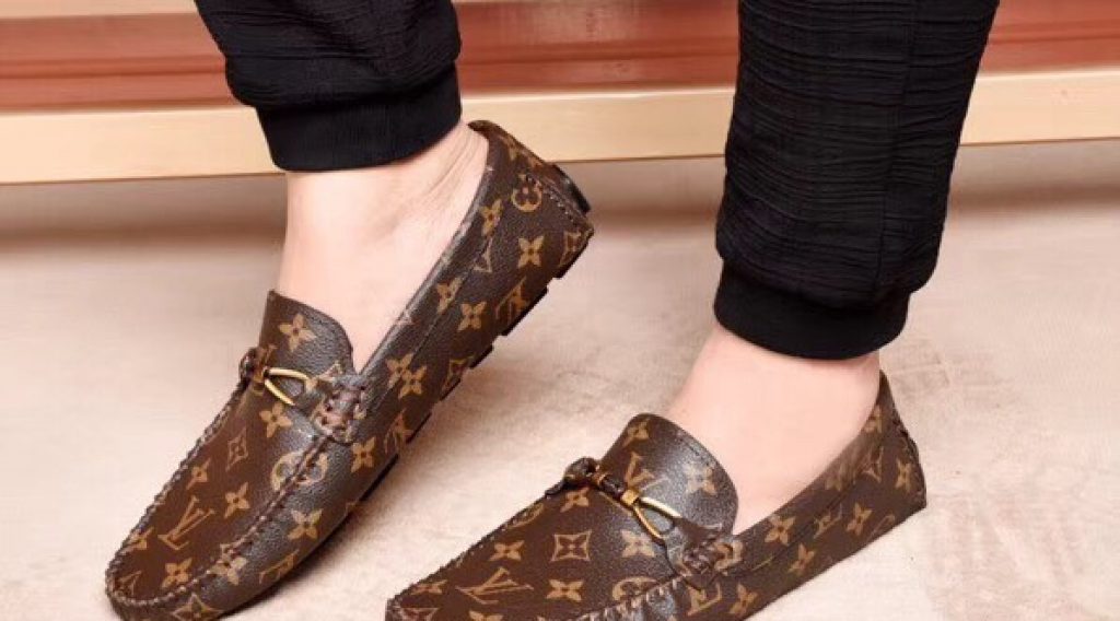 z1187010736860 43293545ffbab43986a75877c0e667ec 1024x568 - Gi&agrave;y nam Louis Vuitton si&ecirc;u cấp VIP &ndash; GNLV0210