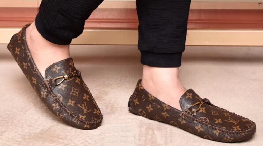 z1187010736939 9bee4e492f15a51c803802b58660e0fe 1024x568 - Gi&agrave;y nam Louis Vuitton si&ecirc;u cấp VIP &ndash; GNLV0210