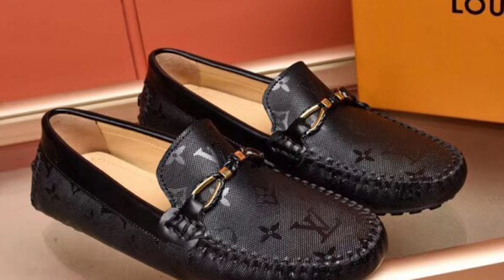 z1187010738152 3c18142d8c0a480ab59442b59f8a09b9 1024x568 - Gi&agrave;y nam Louis Vuitton si&ecirc;u cấp VIP &ndash; GNLV0211