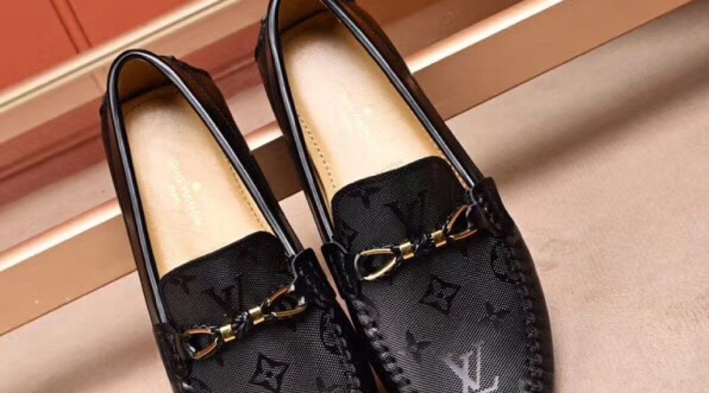z1187010738443 8102c4e4c44d789cec8a34186d914b67 1024x568 - Gi&agrave;y nam Louis Vuitton si&ecirc;u cấp VIP &ndash; GNLV0211