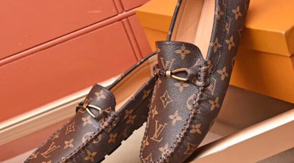 z1187010743397 761f4ff06a25d684e85bb30e21286082 1024x568 - Gi&agrave;y nam Louis Vuitton si&ecirc;u cấp VIP &ndash; GNLV0210