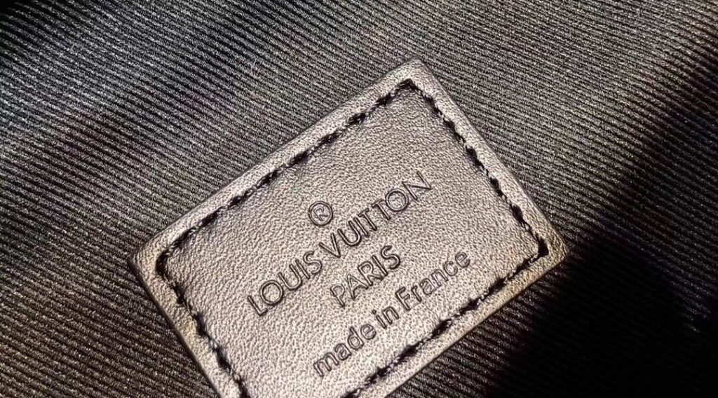 0c88f523e9930dcd5482 1024x568 - T&uacute;i X&aacute;ch Nam Louis Vuitton Si&ecirc;u Cấp MSLV0056