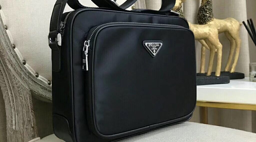 18403f07c41b23457a0a 1024x568 - T&uacute;i X&aacute;ch Nam Prada Si&ecirc;u Cấp MSPD0089