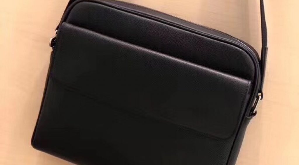 1a37ee42d51e32406b0f 1024x568 - T&uacute;i X&aacute;ch Nam Louis Vuitton Si&ecirc;u Cấp MSLV0070