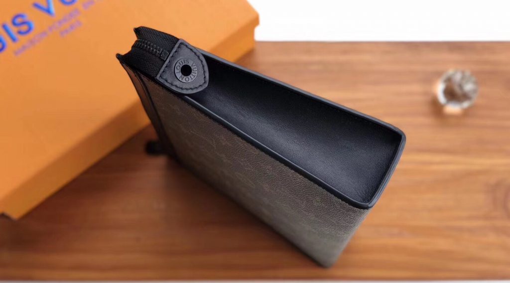 1c4d394fe80e0f50561f Copy 1024x568 - T&uacute;i X&aacute;ch Nam Louis Vuitton Si&ecirc;u Cấp MSLV0056