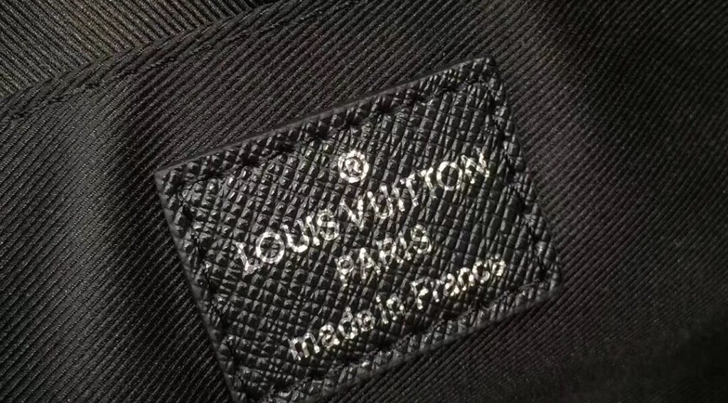 2108e61b1d6afa34a37b 1024x568 - T&uacute;i X&aacute;ch Nam Louis Vuitton Si&ecirc;u Cấp MSLV0084
