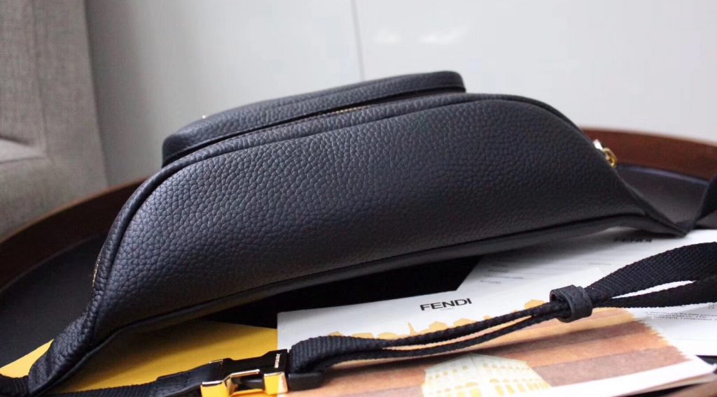 23b6a05fa90e4e50171f 1024x568 - T&uacute;i Nam Fendi Si&ecirc;u Cấp MSFD0063