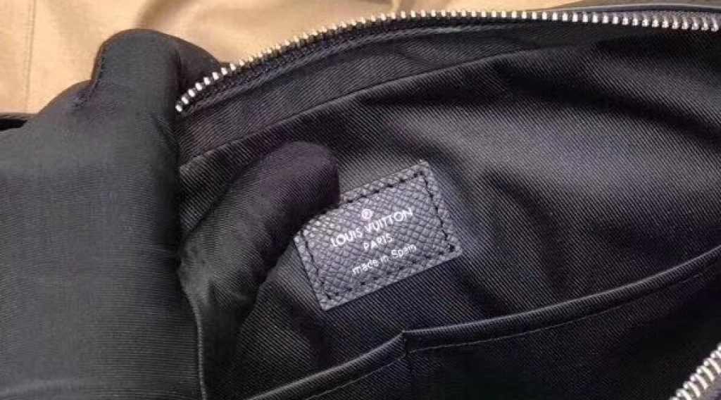 247035e80eb4e9eab0a5 1024x568 - T&uacute;i X&aacute;ch Nam Louis Vuitton Si&ecirc;u Cấp MSLV0070