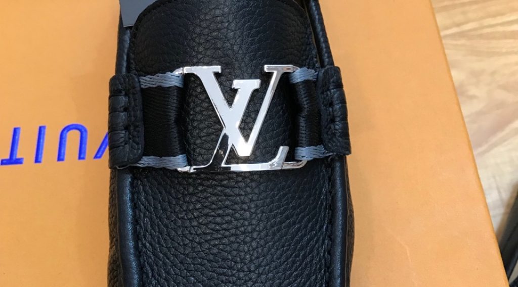 24d5d795e9d70e8957c6 1024x568 - Gi&agrave;y Nam Louis Vuitton Si&ecirc;u Cấp MSLV0039