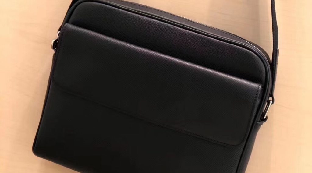 380eb66f8d336a6d3322 1024x568 - T&uacute;i X&aacute;ch Nam Louis Vuitton Si&ecirc;u Cấp MSLV0070
