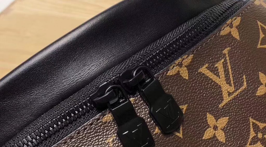 437ebe17a1a745f91cb6 1024x568 - T&uacute;i X&aacute;ch Nam Louis Vuitton Si&ecirc;u Cấp MSLV0033