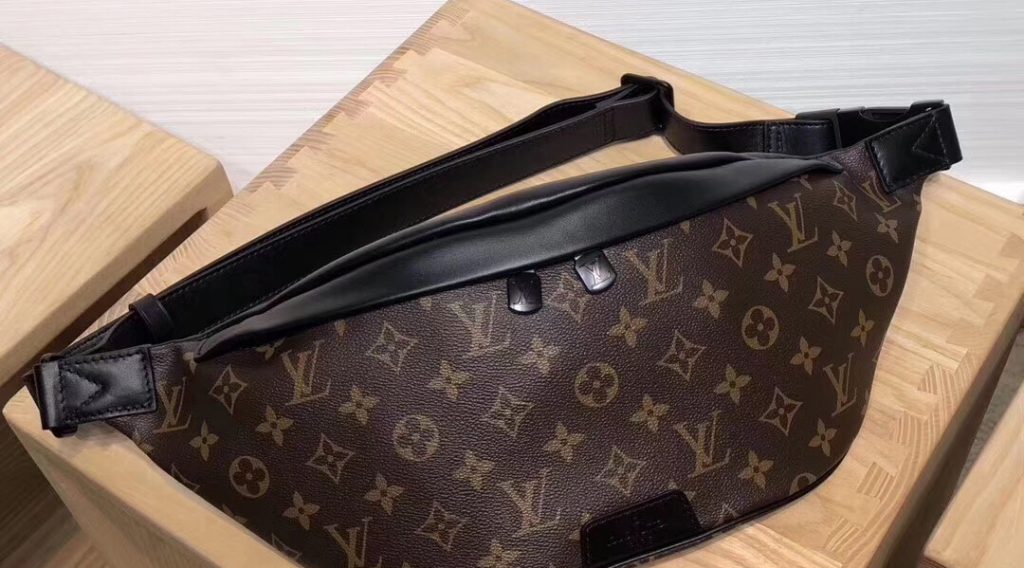 48b12ad63566d1388877 1024x568 - T&uacute;i X&aacute;ch Nam Louis Vuitton Si&ecirc;u Cấp MSLV0033
