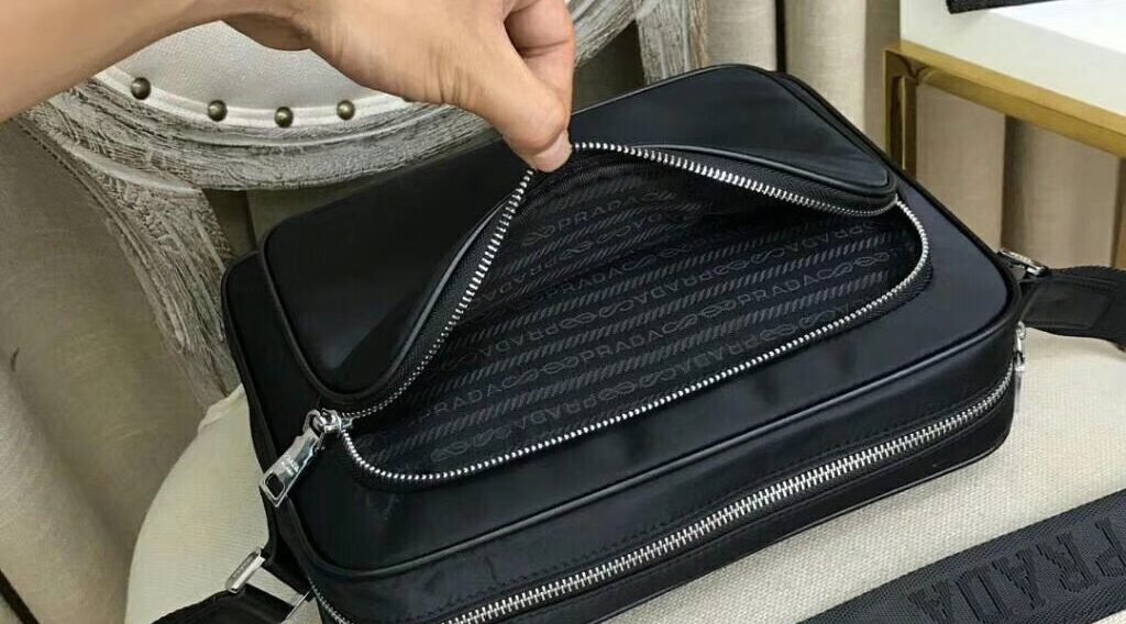 4a3d7c798765603b3974 1024x568 - T&uacute;i X&aacute;ch Nam Prada Si&ecirc;u Cấp MSPD0089