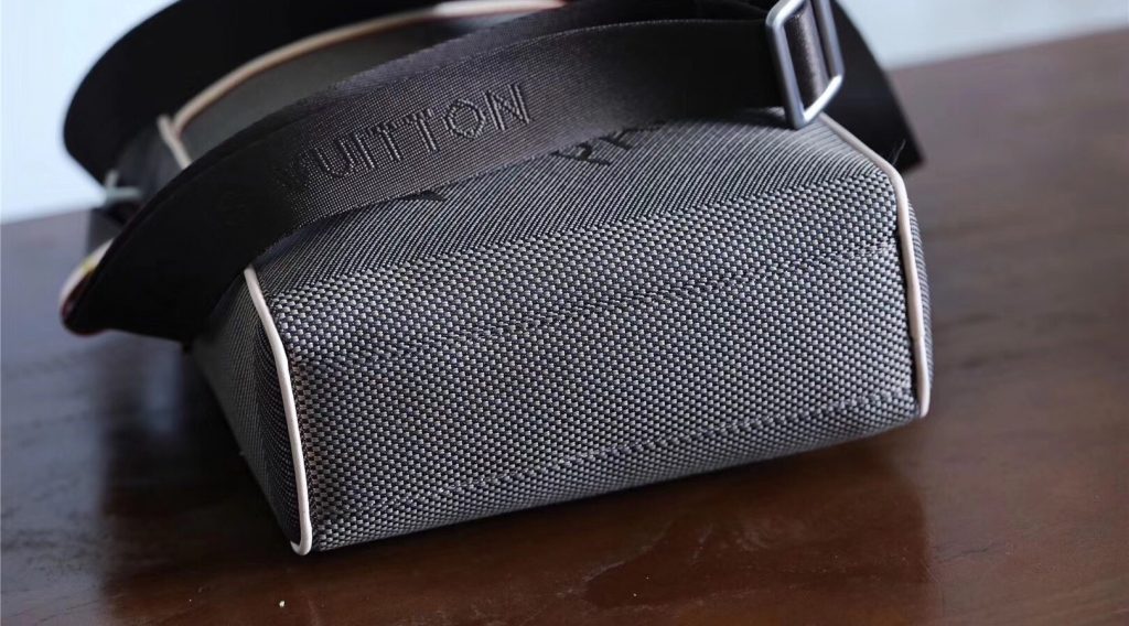 Túi Xách Nam Louis Vuitton Siêu Cấp 4afc5664ad154a4b1304 1024x568 - Túi Xách Nam Louis Vuitton Siêu Cấp MSLV0082