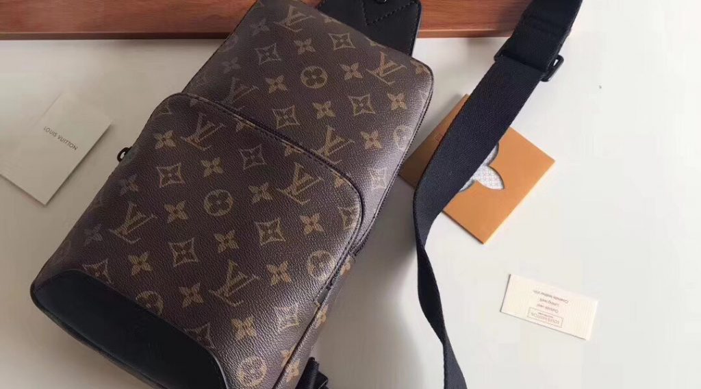59d1f19fcac32d9d74d2 1024x568 - T&uacute;i Nam Louis Vuitton Si&ecirc;u Cấp MSLV0069