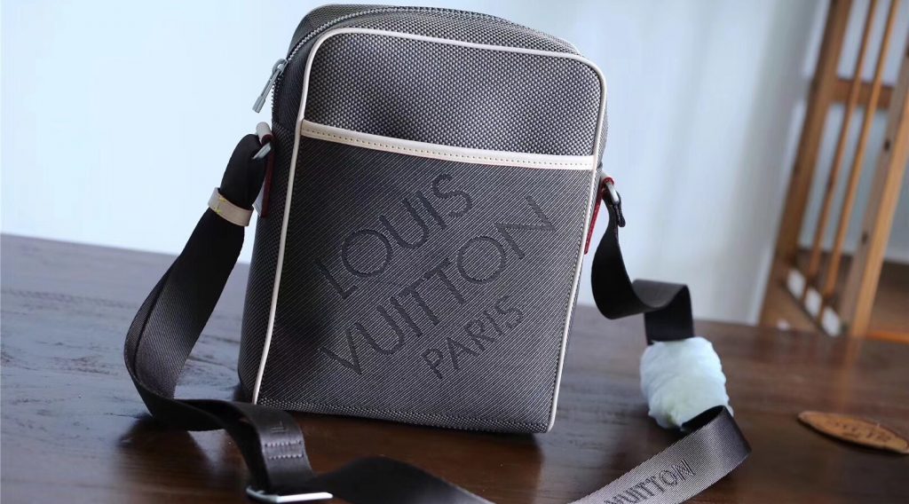 Túi Xách Nam Louis Vuitton Siêu Cấp 5abce2261957fe09a746 1024x568 - Túi Xách Nam Louis Vuitton Siêu Cấp MSLV0082